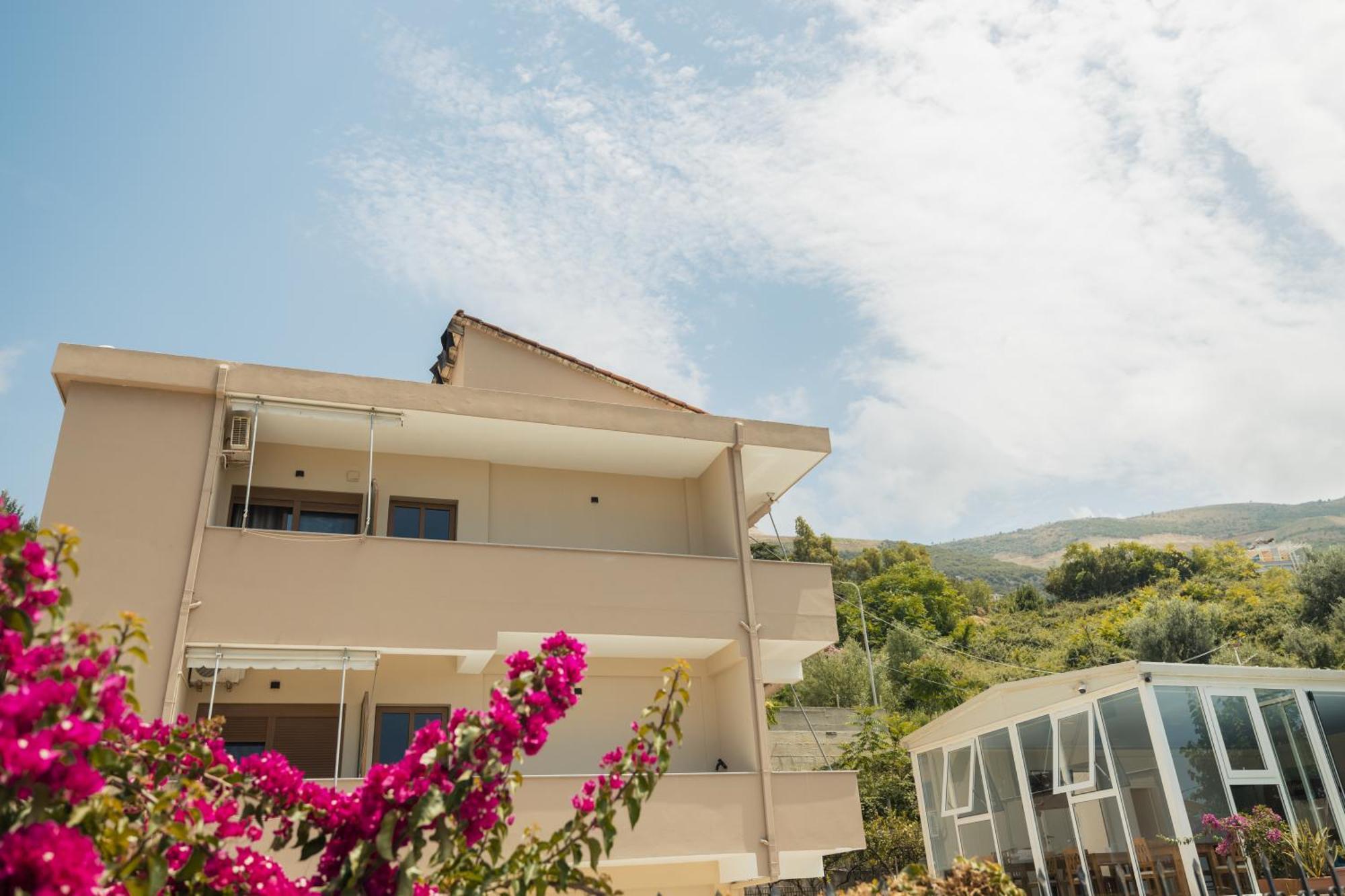 Voyage Villa Vlorë Buitenkant foto